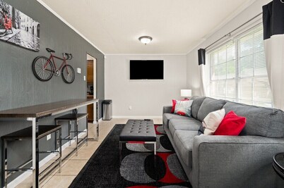 Medical Stay • King Bed• Smart TV• WiFi• Pets• W/D