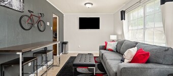Medical Stay • King Bed• Smart TV• WiFi• Pets• W/D