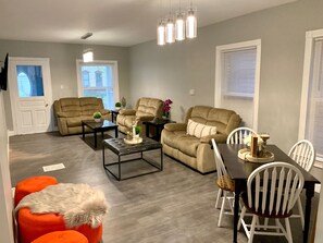 Classic House | Living room | 50-inch LCD TV with cable channels, TV - The Roulette Duplex-Private Yard&Parking (Niagara Falls)