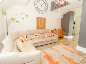 Cottage | Living room | TV