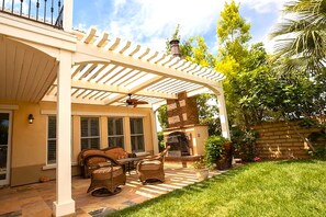 Backyard Seating with Fireplace - Private Pool & Outdoor Kitchen (Hurricane)