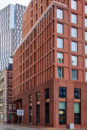 Safe på rommet, skrivebord og skrivebord for bærbar PC