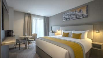 Executive King Room | In-room safe, desk, laptop workspace, iron/ironing board