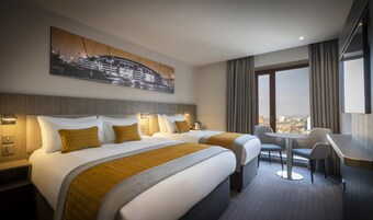 Deluxe Double Single Room | Property amenity