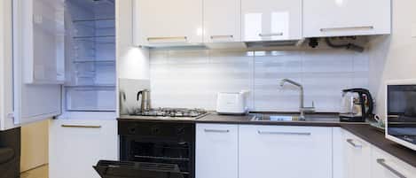 Apartment | Private kitchen | Full-sized fridge, microwave, oven, stovetop