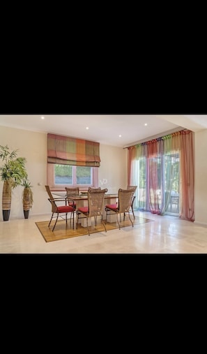Dining - Luxury villa with golf view in the heart of Vilamoura, heated pool (Vilamoura Freguesia Quarteira)