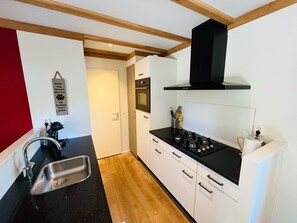 Réfrigérateur, micro-ondes, four, lave-vaisselle