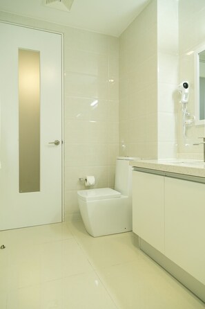 Luxury Apartment | Bathroom - 20 South Apartments (Kingston)