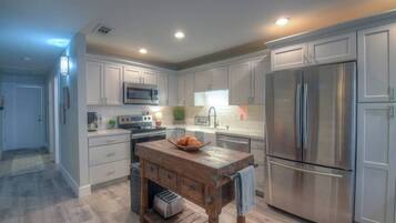 Coffee/tea maker, fridge, microwave, oven