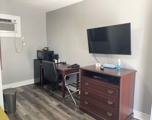 Standard Queen Room | 1 bedroom, free WiFi, bed sheets