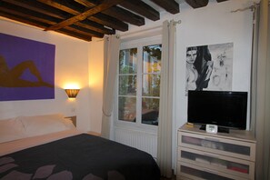 1 habitación, tabla de planchar con plancha, wifi gratis y ropa de cama 