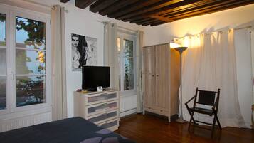 1 chambre, fer et planche à repasser, Wi-Fi gratuit, draps fournis
