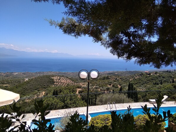 حمّام سباحة خارجي