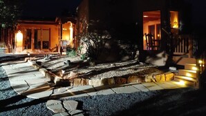 A nighttime view of a house with a stone pathway leading to the entrance. - Dark Sky Retreat Near Santa Fe (Santa Fe)