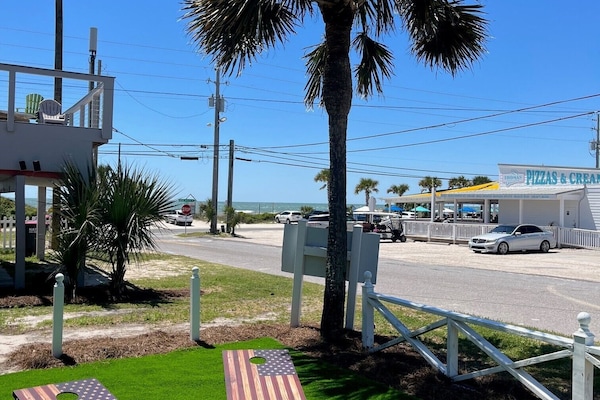 Enjoy cornhole while watching the waves!
BBQ-Dine on front patio.
