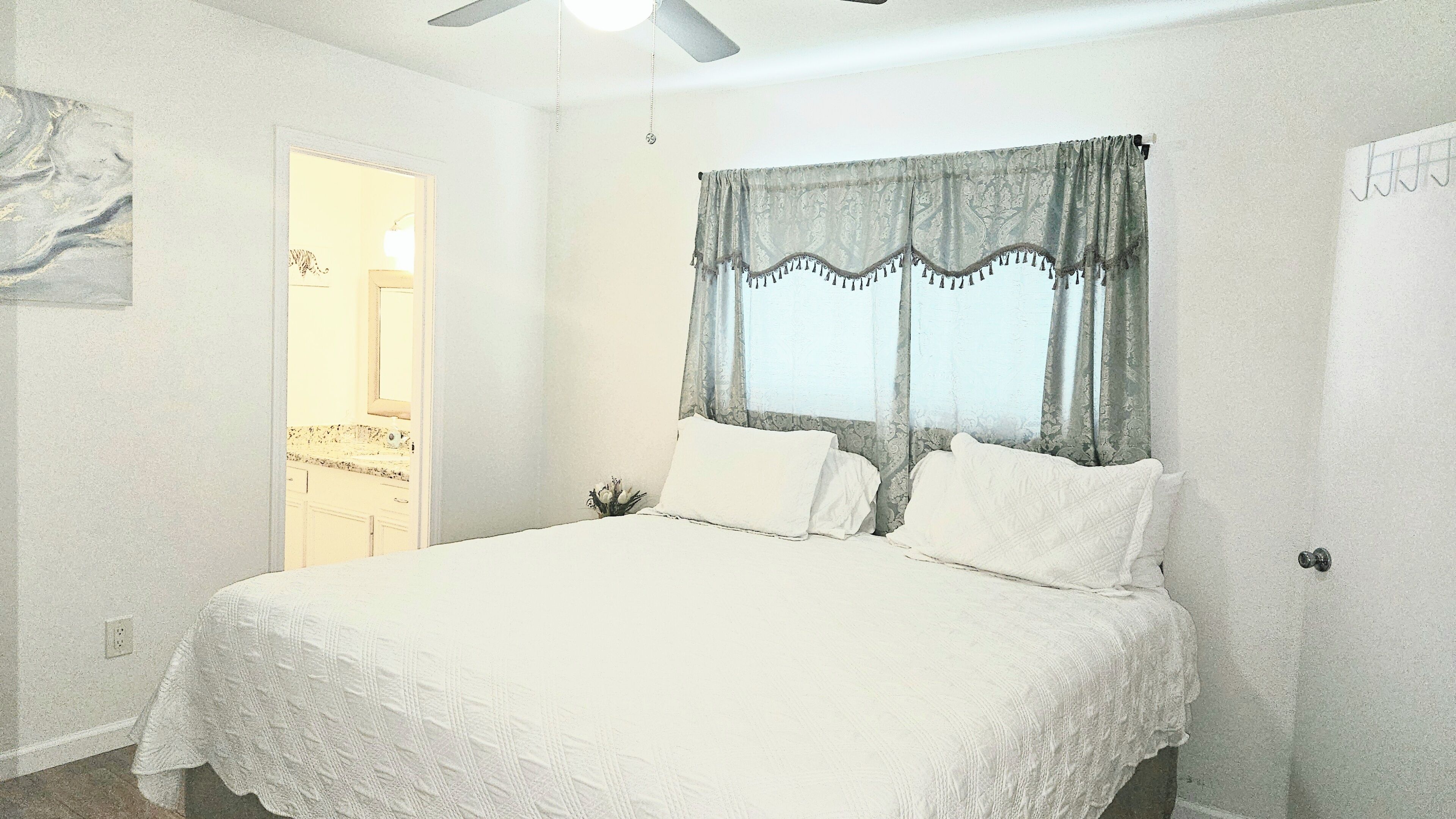 3 bedrooms, iron/ironing board, WiFi, bed sheets