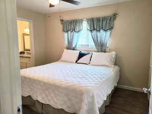 3 bedrooms, iron/ironing board, WiFi, bed sheets