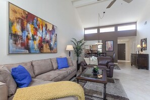 Een smart-tv en een dvd-speler