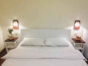 Economy Double Room | Iron/ironing board, free WiFi - Apartment near Parliament (Tbilisi)
