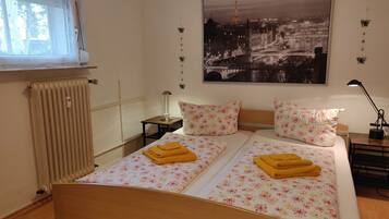 2 Schlafzimmer, Reisekinderbett, WLAN, Bettwäsche