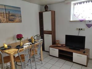 Dining - Small 3-room apartment with large terrace, 150m to the lake (Uhldingen-Mühlhofen)