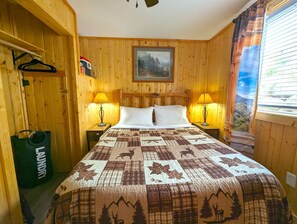 3 slaapkamers, een strijkplank/strijkijzer, wifi, beddengoed