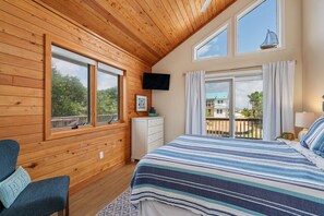 4 bedrooms, iron/ironing board, WiFi, bed sheets - Large Pool and Hot tub, 3rd house to beach! (Kitty Hawk)