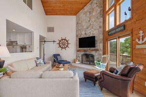 Smart TV, fireplace