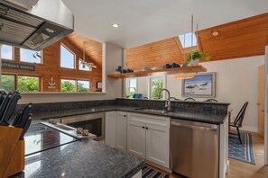 Mikrobølgeovn, ovn, kogeplade, opvaskemaskine