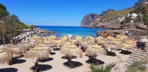 Beach nearby, beach towels - Large villa with pool and jacuzzi in a residential area  (Sa Pobla)