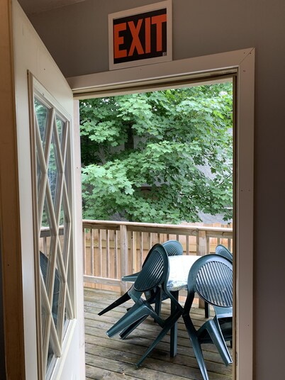 Perfect location for a Pictured Rocks adventure. Snowmobiles & trailers welcome.