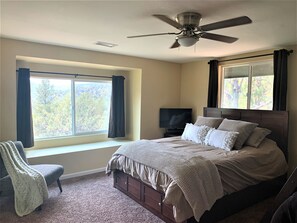 3 bedrooms, iron/ironing board, travel cot, free WiFi - Spacious and Bright Cabin between Payson & Pine, at the base of the Mogollon Rim (Payson)