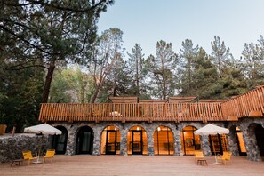 Property grounds - Huttopia Paradise Springs (Valyermo)