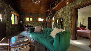 Deluxe Room | Living area