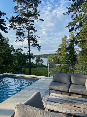 Outdoor pool, a heated pool - Design house in the Stockholm Archipelago (Stockholms län)