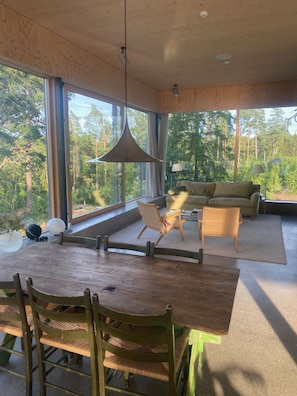 المنشأة من الداخل