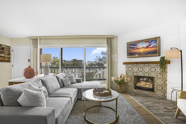 Smart TV, fireplace