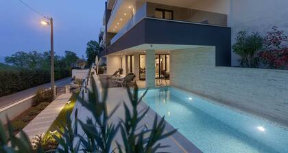 Villa moderne 5 étoiles avec piscine chauffée et jacuzzi juste au-dessus de la marina d'Icici