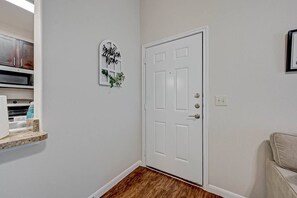 Interior - The Farmhouse Inn Sum (Baytown)