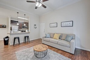 TV - The Farmhouse Inn Sum (Baytown)