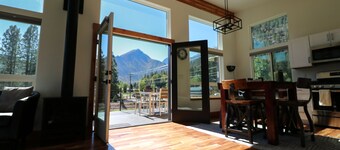 Addy Acres- Near hiking, snowshoeing, sled rides & Sleeping Lady Resort