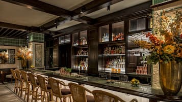 9 bars/lounges, 2 beach bars