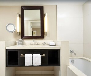 Separate bathtub and shower, free toiletries, hair dryer, soap