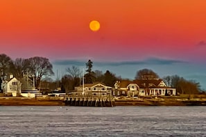 A waterfront property with multiple houses and a dock. - Marshview (Hampton)