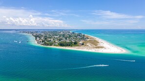 Una spiaggia nelle vicinanze