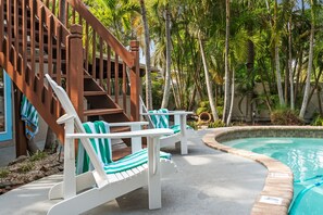 A heated pool - Old Florida Pool Oasis, Outdoor Kitchen, Fire Pit, Pets Welcome (Bradenton)