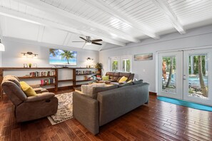 Smart TV, DVD player, books