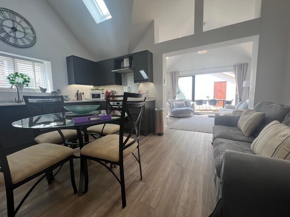 Smart TV, fireplace - 3 bedroom single story in Appleby Magna (Appleby Magna)