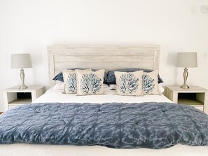 3 bedrooms, desk, iron/ironing board, travel cot