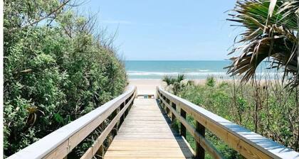 Quiet retreat with private yard and salt water pool near Daytona Shores